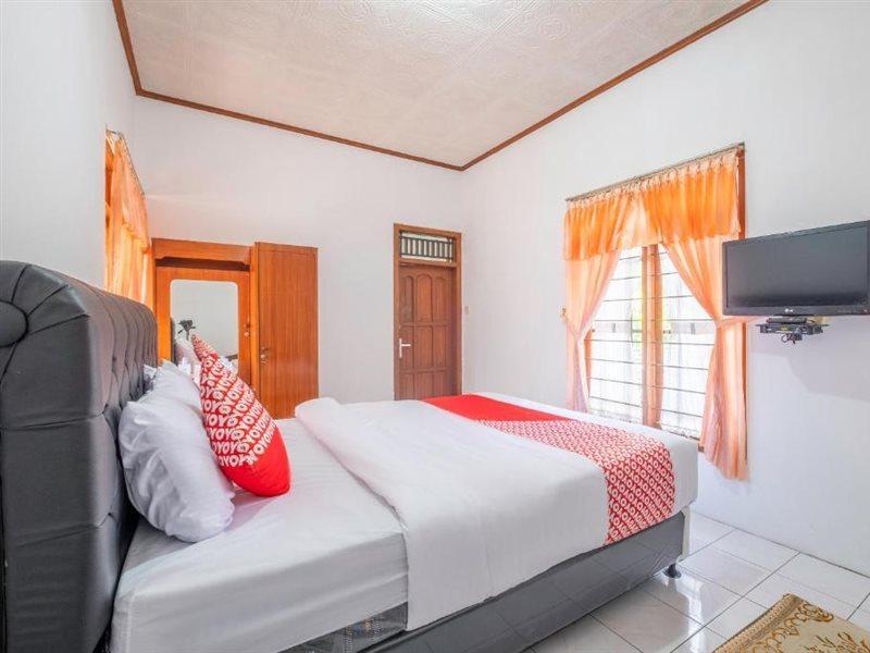 โอโย 1541 ปุรี จิโกเล อัสรี Hotel เล็มบัง ภายนอก รูปภาพ