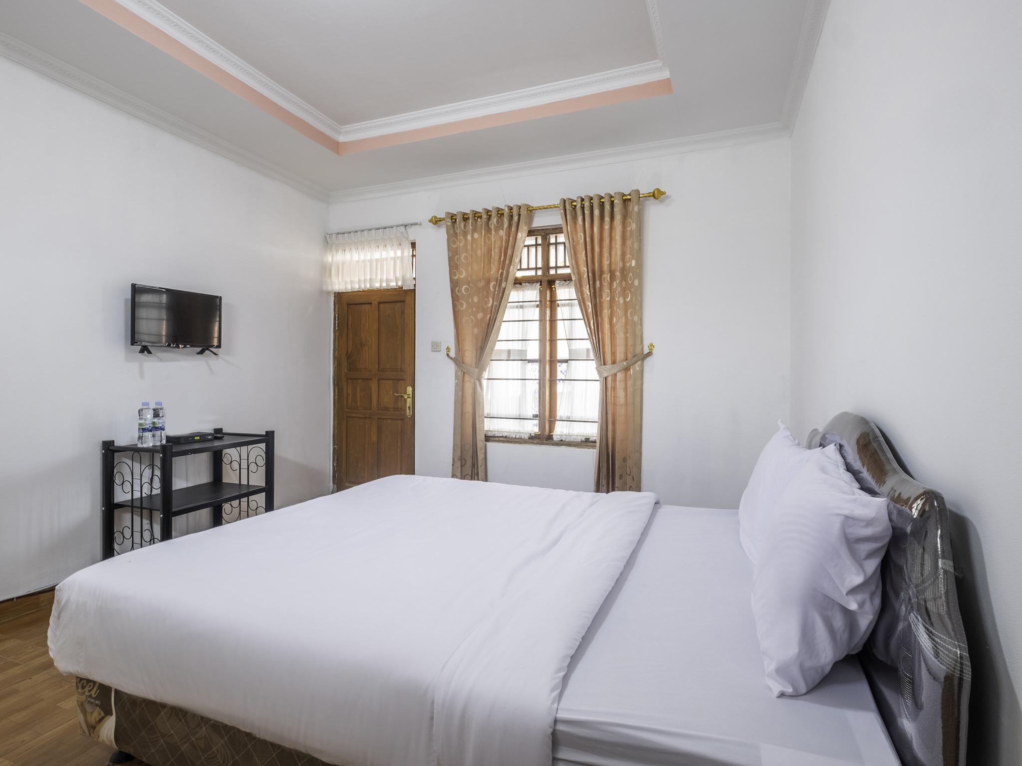 โอโย 1541 ปุรี จิโกเล อัสรี Hotel เล็มบัง ภายนอก รูปภาพ