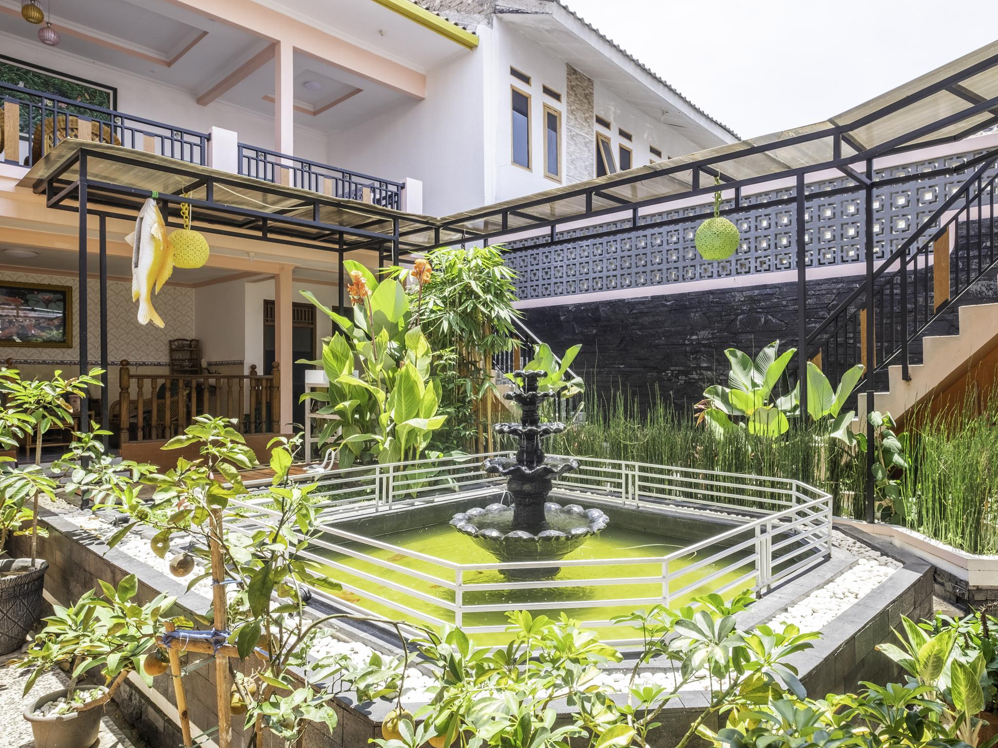 โอโย 1541 ปุรี จิโกเล อัสรี Hotel เล็มบัง ภายนอก รูปภาพ