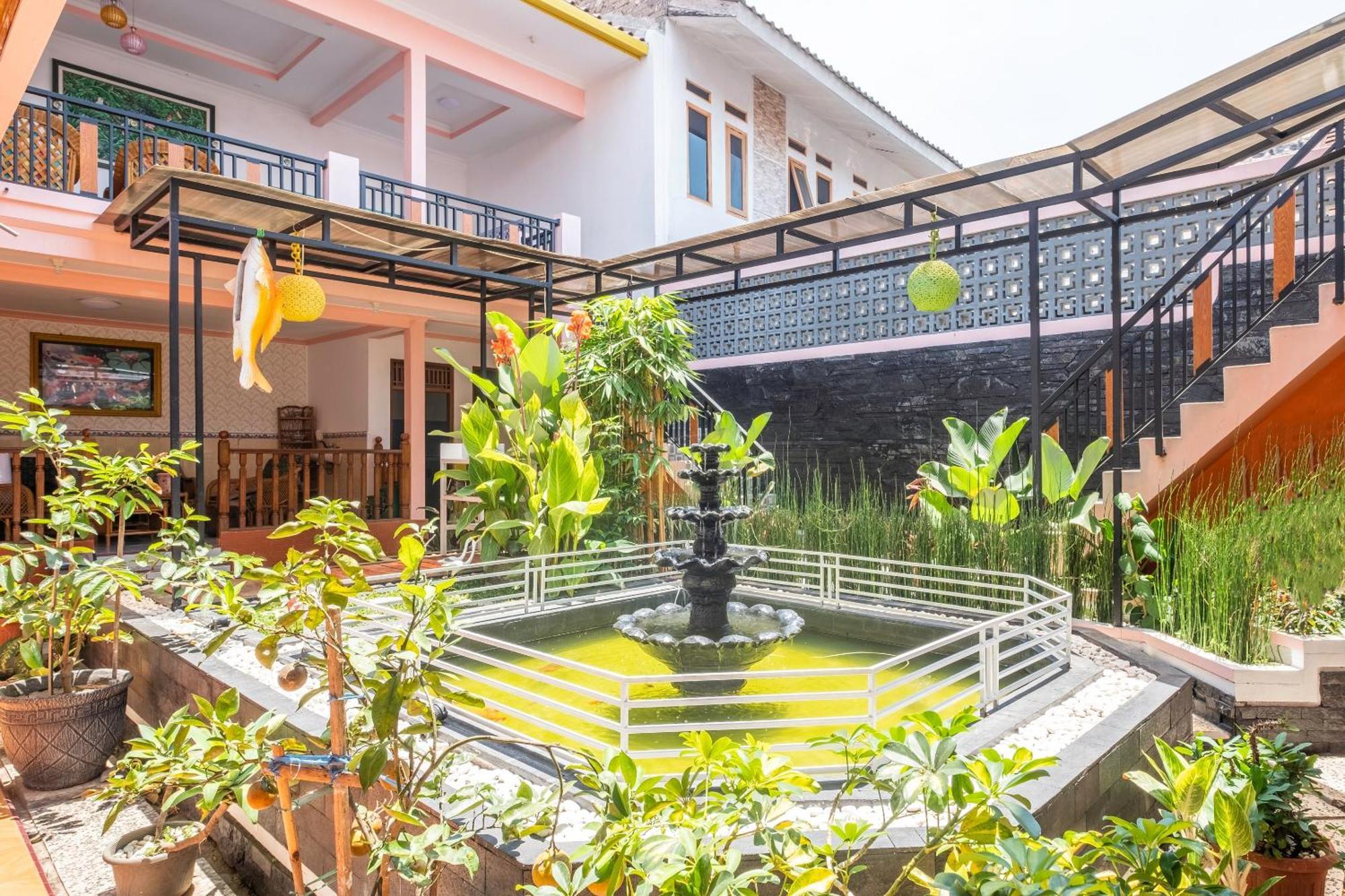 โอโย 1541 ปุรี จิโกเล อัสรี Hotel เล็มบัง ภายนอก รูปภาพ